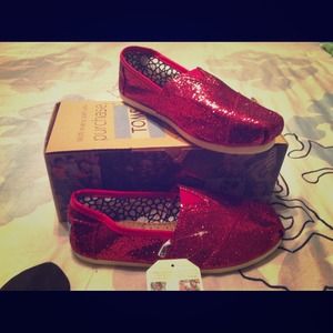 🌟RESERVED🌟Red Sparkly Toms size 6