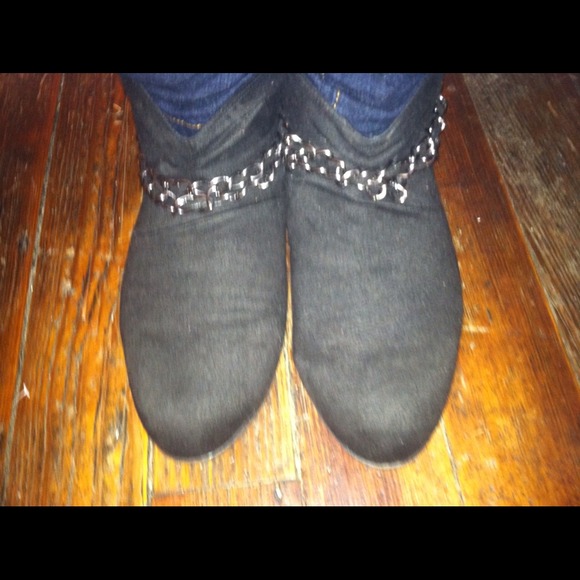 Booties with silver chain at ankles