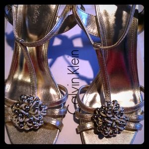 calvin klein size 8 .off white color.