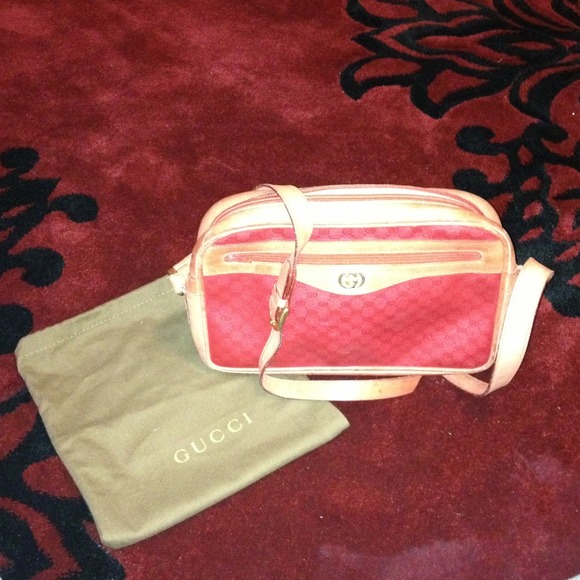 Gucci Handbags - Vintage Gucci  💯Authentic