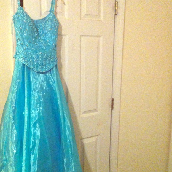 Aqua colored gown - Picture 1 of 4
