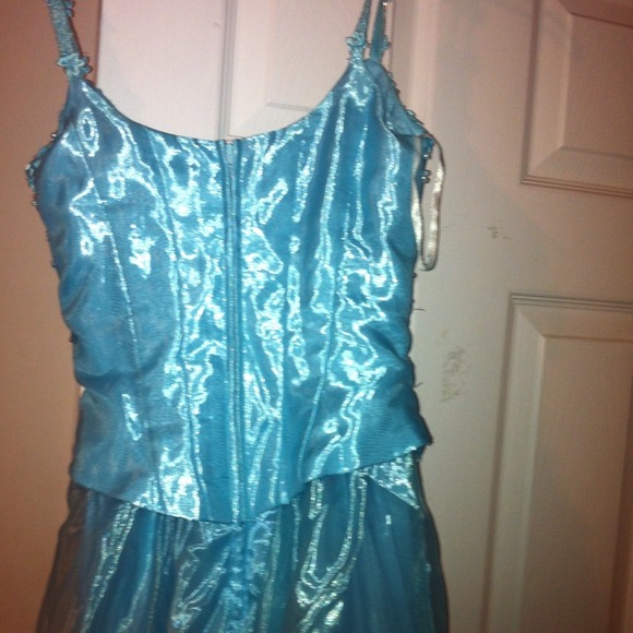 Aqua colored gown - Picture 4 of 4