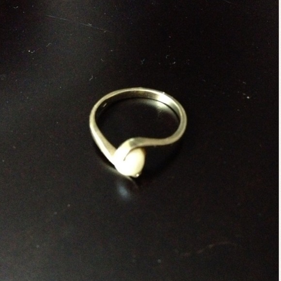 Reduced! 10k gold ring with pearl