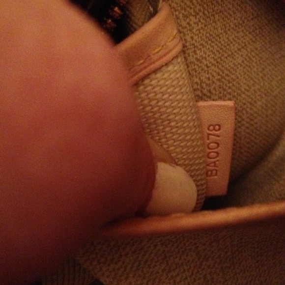 Keeping  Authentic Vintage Louis Vuitton bag - Picture 2 of 4