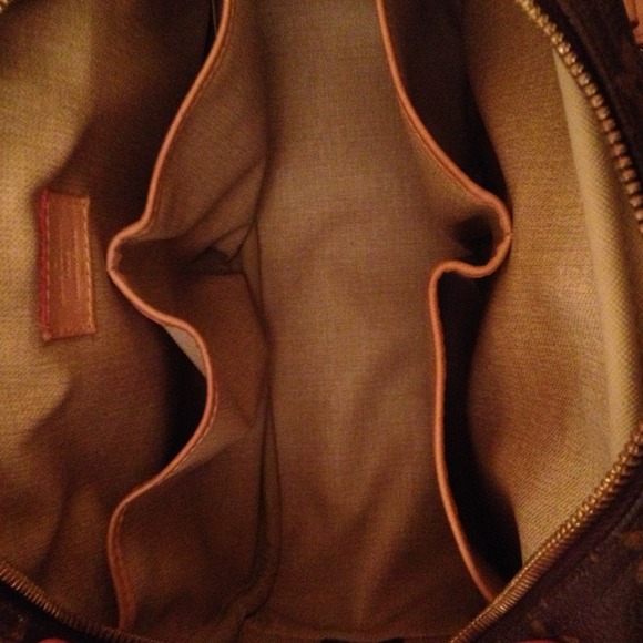 Keeping  Authentic Vintage Louis Vuitton bag - Picture 3 of 4