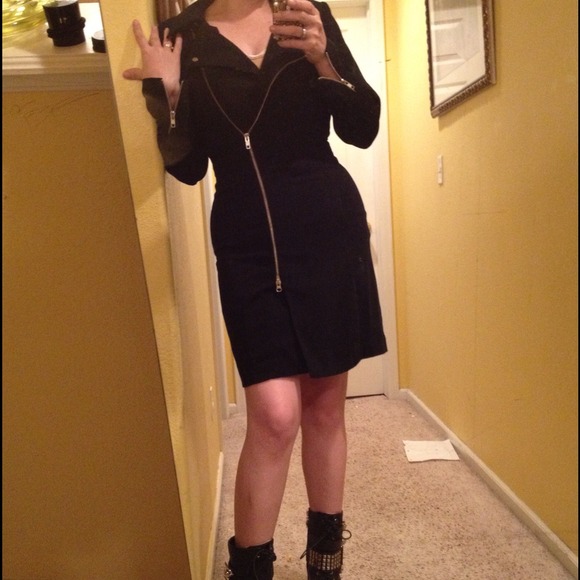 💢SOLD💢Black front zipper dress ! - Picture 2 of 4