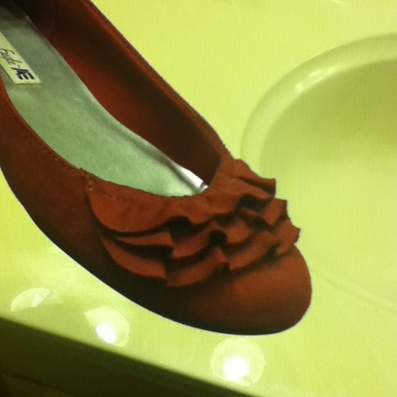 flat shoes - Picture 2 of 3