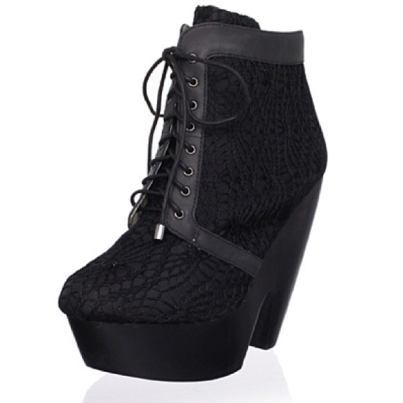 Messeca Julie Boot in Crochet Black
