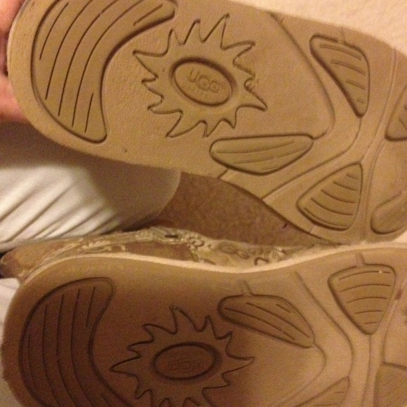 SOLD $$$ !!Ugg boots. Limited edition rare!! - Picture 2 of 4