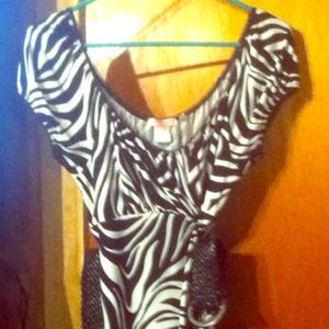 Cute zebra striped shirt with belt.