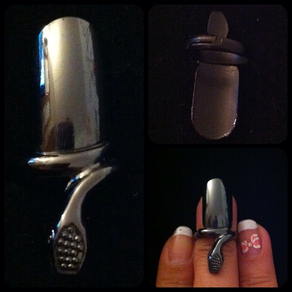 Snake nail ring