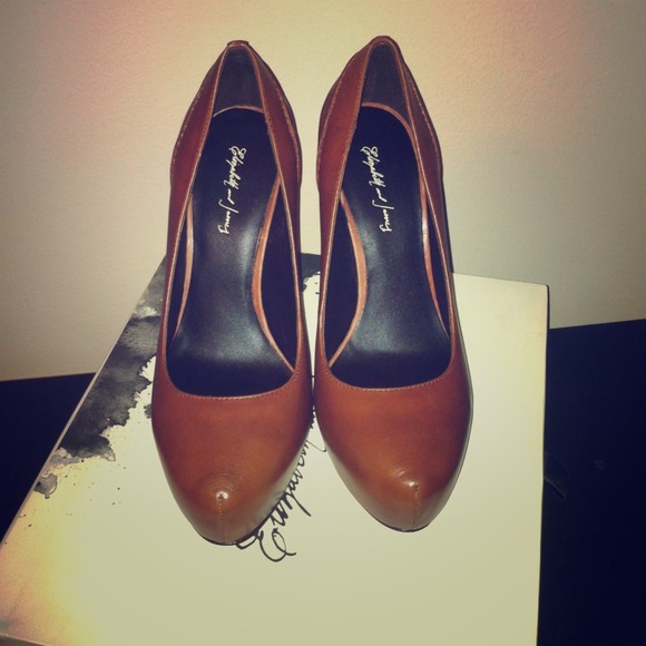 Elizabeth and James Platform Pumps