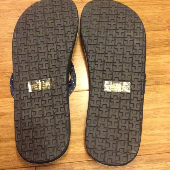 Tommy Hilfiger plaid flip flops - Picture 3 of 3