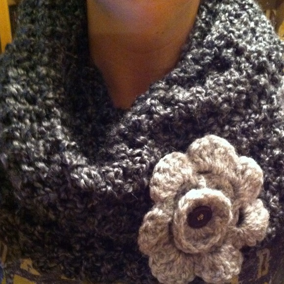 Black & grey cowl with grey flower