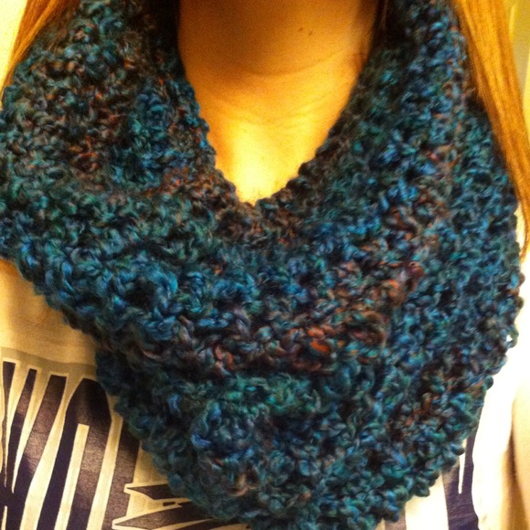 Turquoise cowl