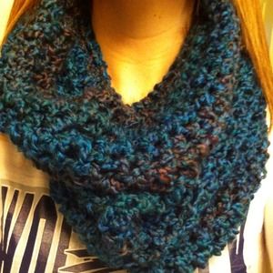 Turquoise cowl