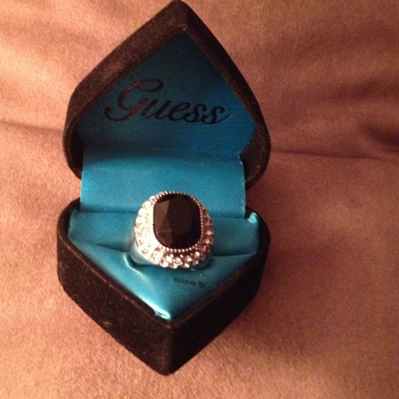 Authentic guess ring - Picture 2 of 2