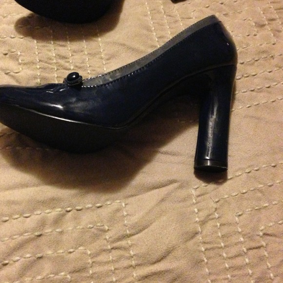 Casual navy blue heels👠 - Picture 3 of 3