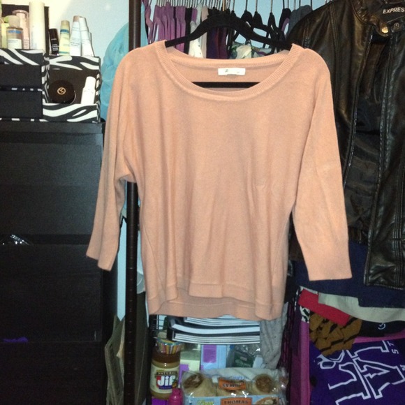 Salmon color sweater⭐sold⭐