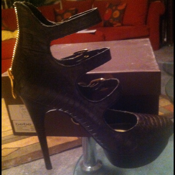 Pre-owned Bebe shoes
