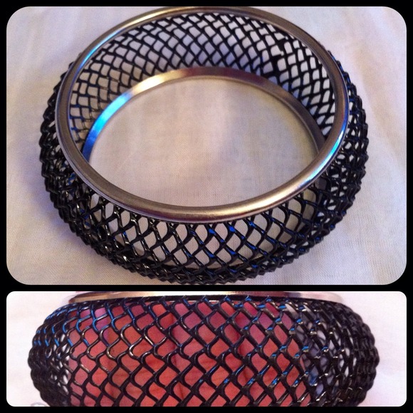 Metal fishnet bangle