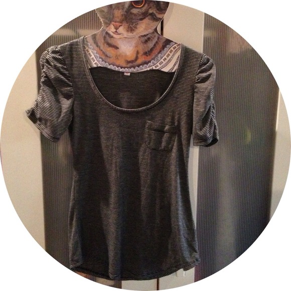 Puff sleeve shirt
