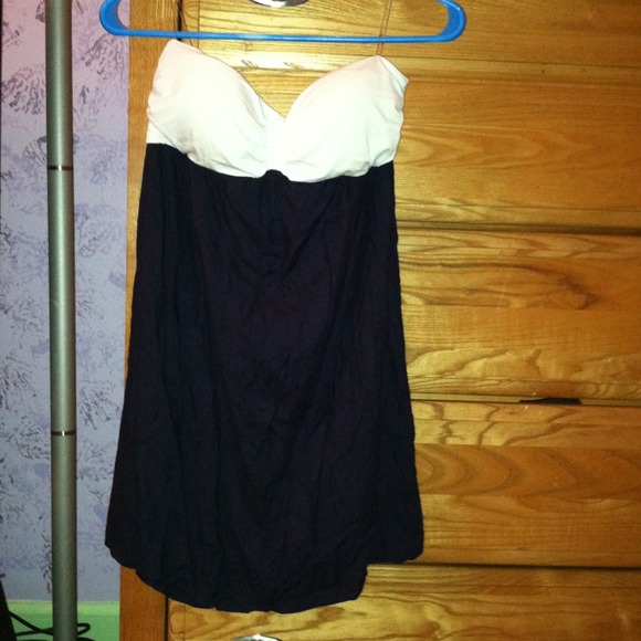 Short navy blue and white dress