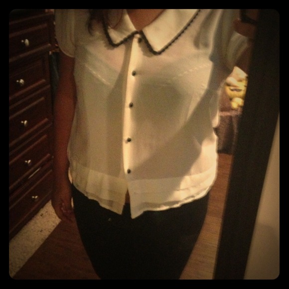 Creme color Peter Pan top