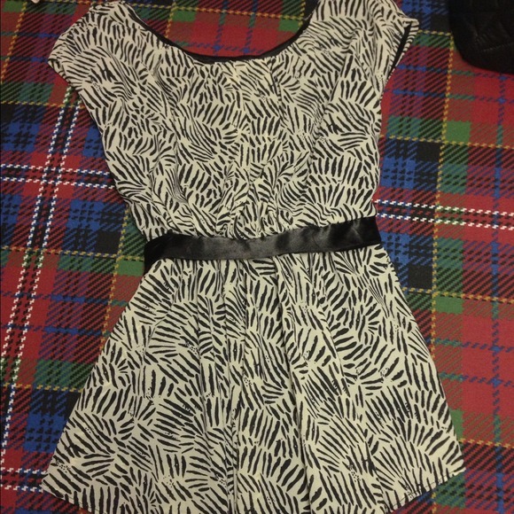 Beautiful formal/casual top.