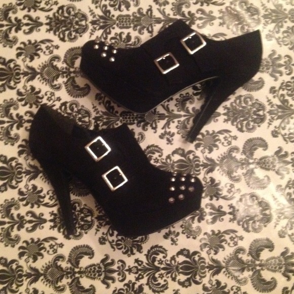 Guess Black Booties! Size 8 - Picture 2 of 4