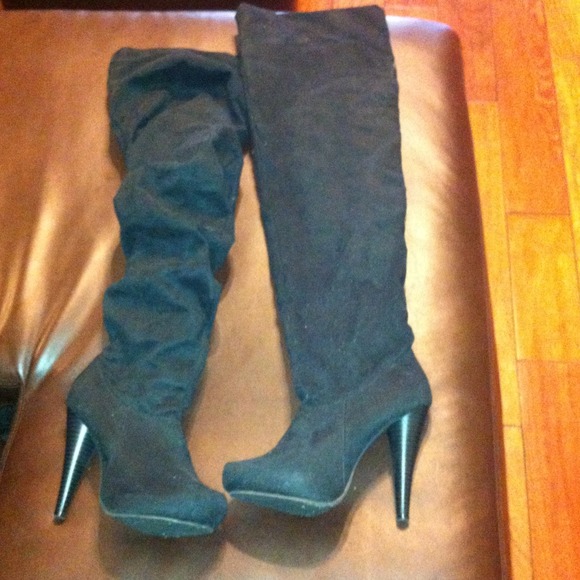 Over the knee boots black suede