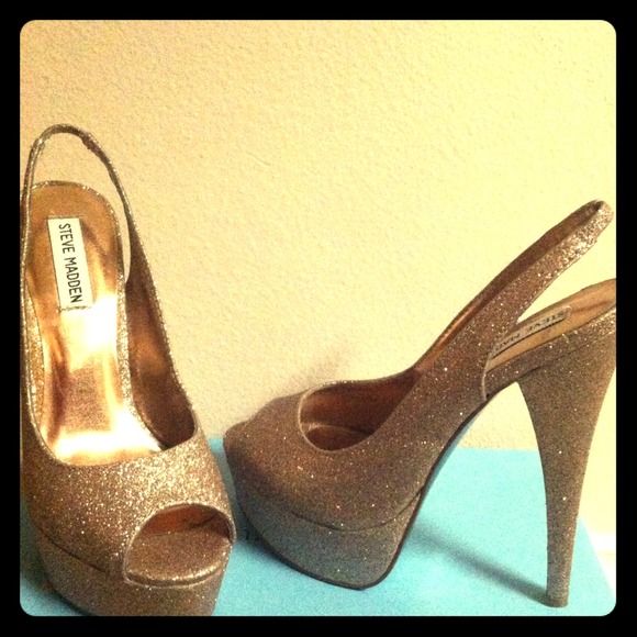 Shoes - Steve Madden Rose Gold Glitter Pumps REDUCED