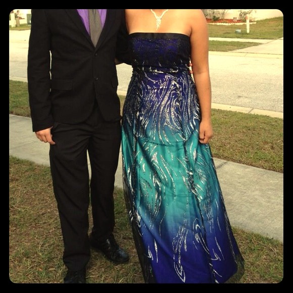 Gorgeous Prom Dress! Wore once & great condition.