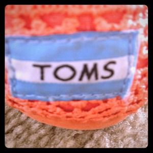 Bright orange lace toms, size 6 wide