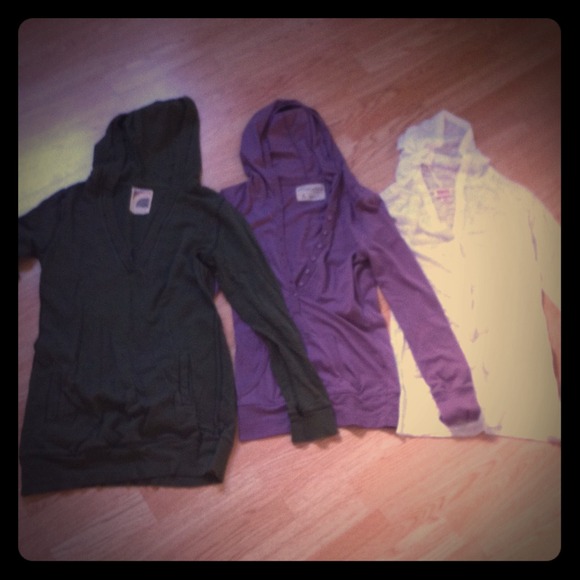 !!Sold!! Bundle of 3 hooded vneck tops