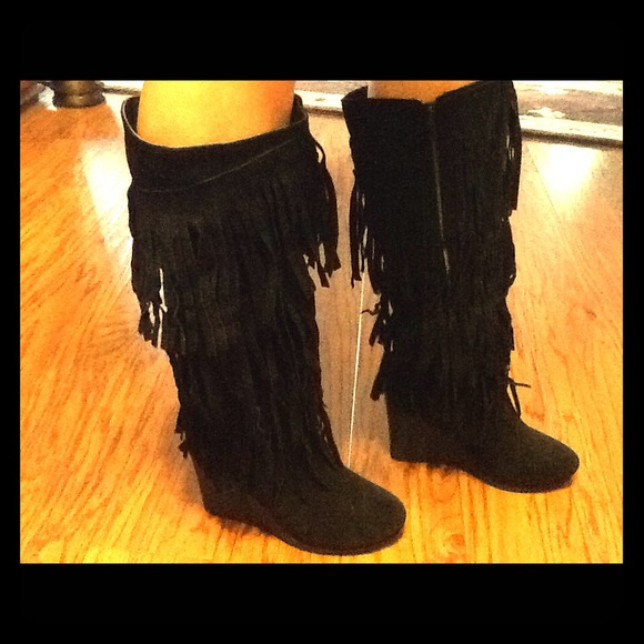 New in box fringe boots