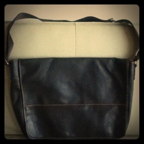 Usher men's hand bag