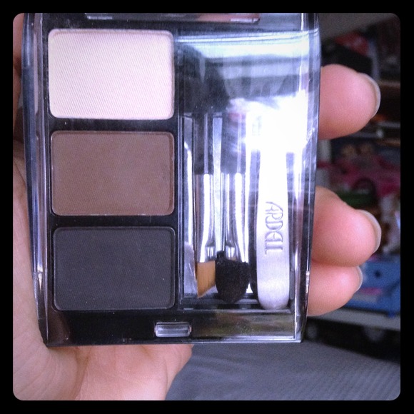 Ardell Accessories - ⛔Sold in bundle⛔Brow Defining Palette