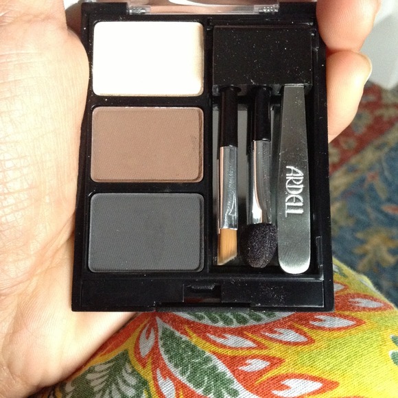 ⛔Sold in bundle⛔Brow Defining Palette - Picture 2 of 3