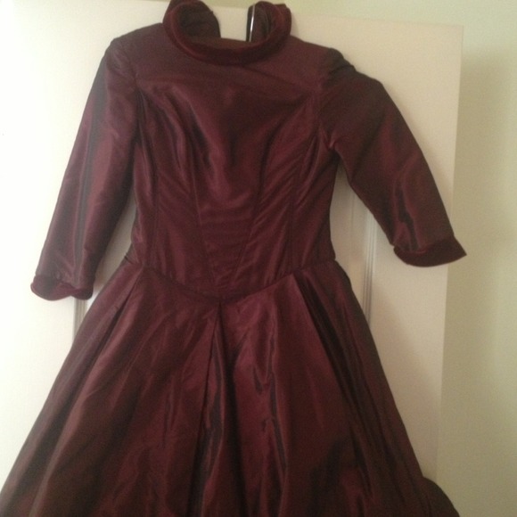 Custom gown beautiful detailing s 2 - Picture 1 of 1