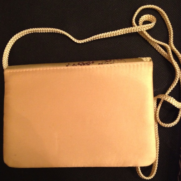 $5 Gold satin clutch - Picture 4 of 4