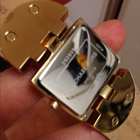 MK watch main image 2