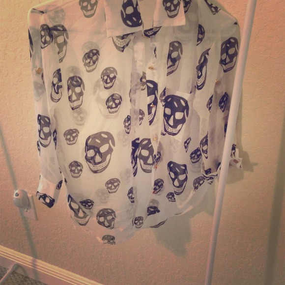 TRADED Skull blouse😎