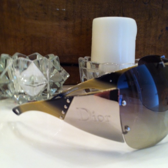 ❌SOLD❌Dior Mask Sunglasses w/Light Horn sides