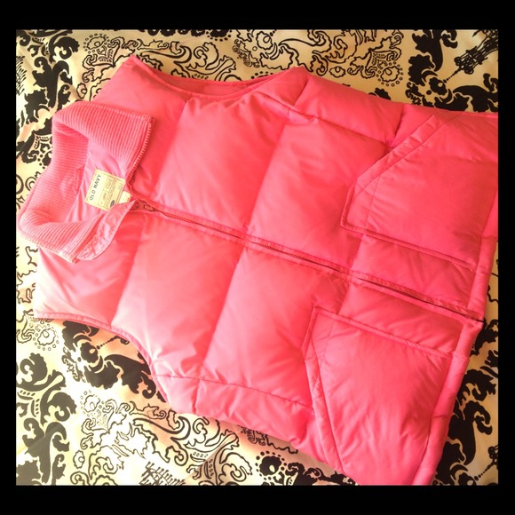 ⬇💲REDUCED! 😍😜Old Navy Down Hot Pink Vest!