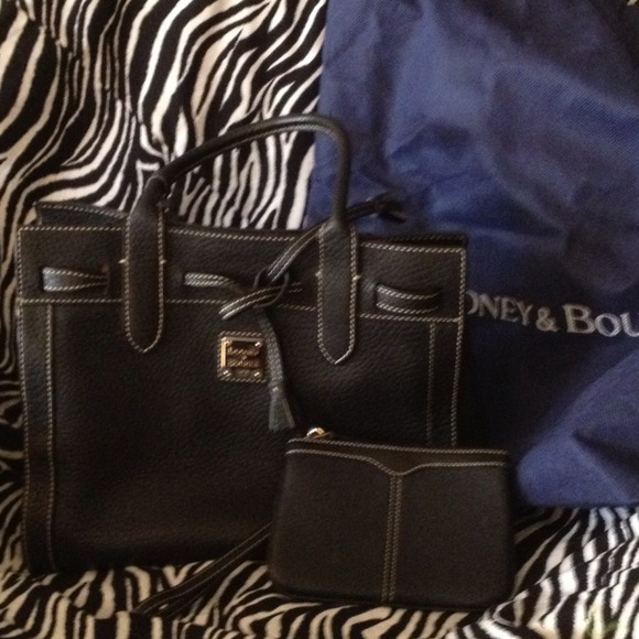 Dooney & Bourke medium tassel purse with wristlet!