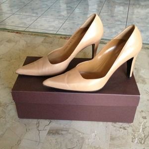 Timeless classic pumps