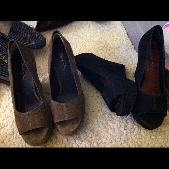 Great deal. Elizabeth and James wedges. Black only