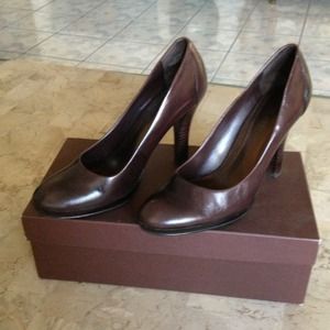 Sturdy working brown leather pumps