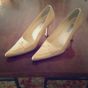 Very stylish, nice size heels ..beautiful leather